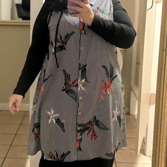 Floral Striped Sleeveless Dress - Picture 2 of 3